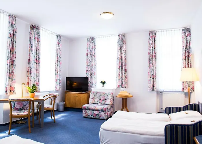 Am Rathaus 3* היידלברג