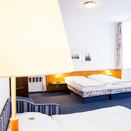 Am Rathaus 3* Heidelberg