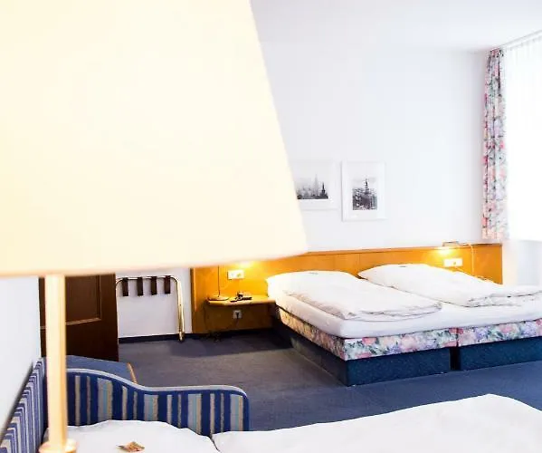 Am Rathaus 3* Heidelberg